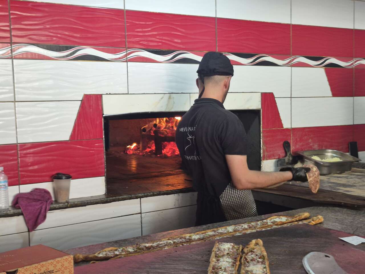 Yaz sıcağı dinlemiyor! 300 derecelik fırında Konya’nın tescilli lezzetini pişiriyor 2
